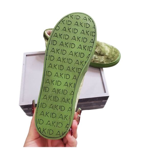 Akid Green Velvet Kids Slip-On Shoes Size: 2 - Picture 4 of 7